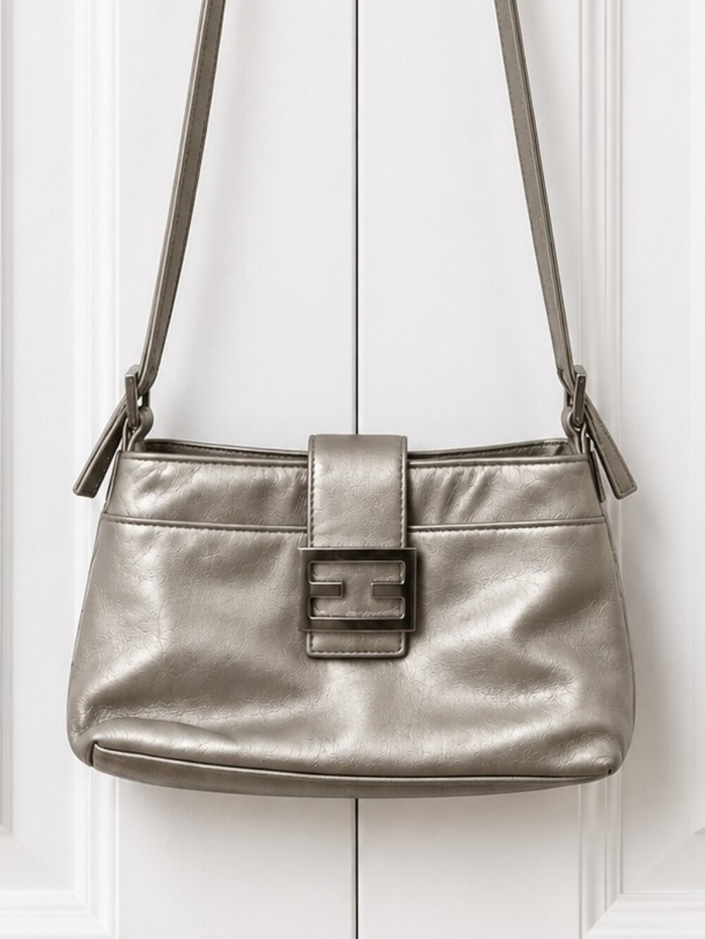 MARLO HANDBAGS Silver Leather Crossbody